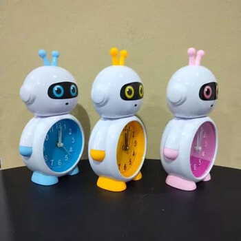 Sevimli Robot Dizaynlı Budilnik Saatı – Funksional və Dekorativ İstifadə Üçün