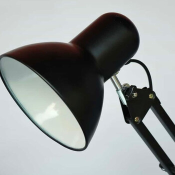 Stol Üstü Metal Lampa – Fırlanan Başlıqlı və LED İşıqlı