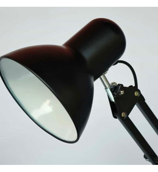 Stol Üstü Metal Lampa – Fırlanan Başlıqlı və LED İşıqlı