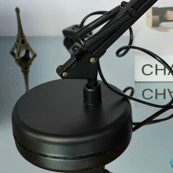 Stol Üstü Metal Lampa – Fırlanan Başlıqlı və LED İşıqlı