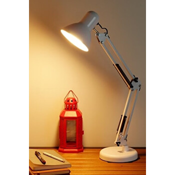 Stol Üstü Metal Lampa – Fırlanan Başlıqlı və LED İşıqlı