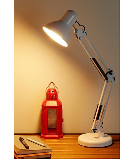 Stol Üstü Metal Lampa – Fırlanan Başlıqlı və LED İşıqlı