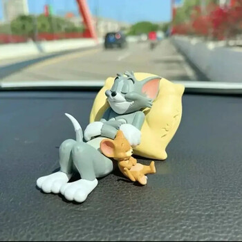 Tom və Jerry Maşın Suveniri – Sevimli Animasiya Fiqurları
